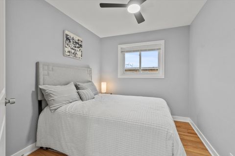 Tiny photo for 7249 N CAMPBELL Avenue #B, Chicago, IL 60645 (MLS # 12517072)