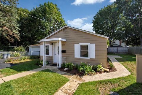 Tiny photo for 115 Grant Street, Barrington, IL 60010 (MLS # 12632945)