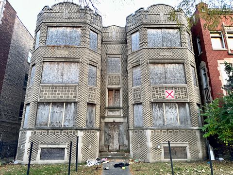 7919 S Essex Avenue Chicago IL 60617