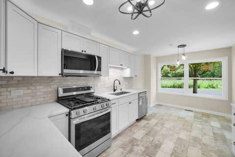 Tiny photo for 8008 Barrymore Drive, Darien, IL 60561 (MLS # 12716137)