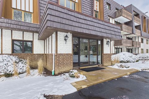 Tiny photo for 13000 W Heiden Circle #3105, Lake Bluff, IL 60044 (MLS # 12594536)