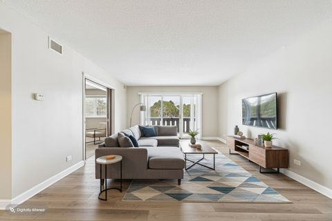 Tiny photo for 13000 W Heiden Circle #3105, Lake Bluff, IL 60044 (MLS # 12594536)