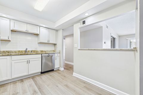 Tiny photo for 13000 W Heiden Circle #3105, Lake Bluff, IL 60044 (MLS # 12594536)