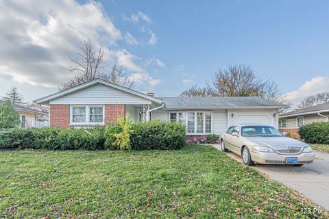 A home in Elk Grove Village