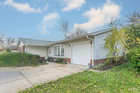 A home in Elk Grove Village