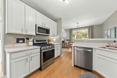 Tiny photo for 130 Tanglewood Drive, Glen Ellyn, IL 60137 (MLS # 12460084)