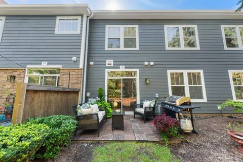 Tiny photo for 130 Tanglewood Drive, Glen Ellyn, IL 60137 (MLS # 12460084)