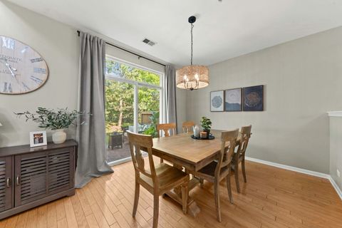 Tiny photo for 130 Tanglewood Drive, Glen Ellyn, IL 60137 (MLS # 12460084)