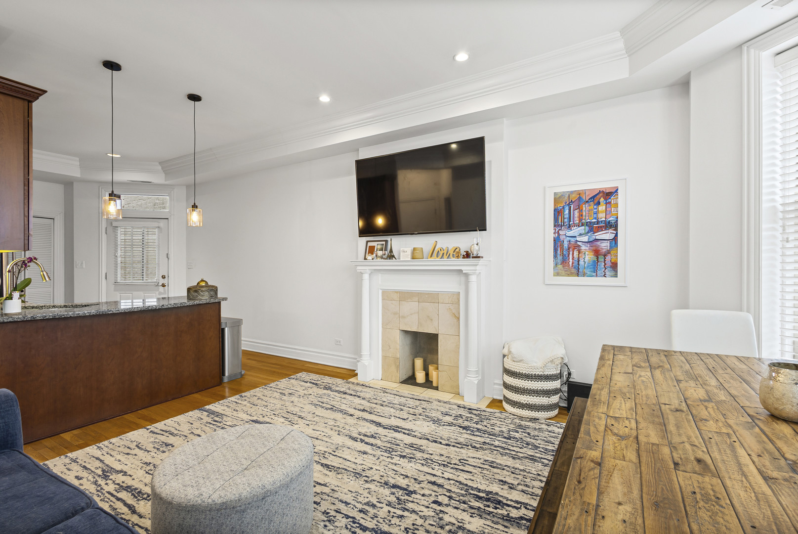 1709 N Crilly Court 4W