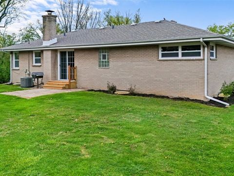 Tiny photo for 2015 Maplewood Road, Northbrook, IL 60062 (MLS # 12628969)