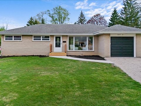 Photo of 2015 Maplewood Road, Northbrook, IL 60062 (MLS # 12628969)