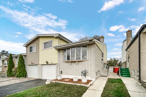 A home in Des Plaines