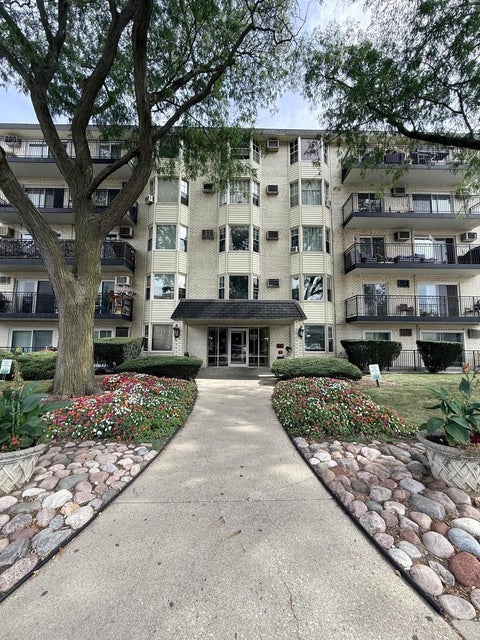 Photo of 5506 Lincoln Avenue #516, Morton Grove, IL 60053 (MLS # 12757400)