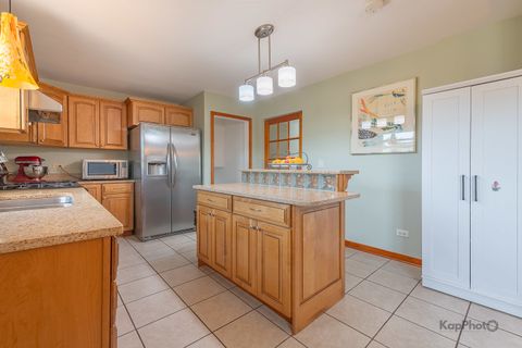 Tiny photo for 8142 W Lyons Street, Niles, IL 60714 (MLS # 12672721)