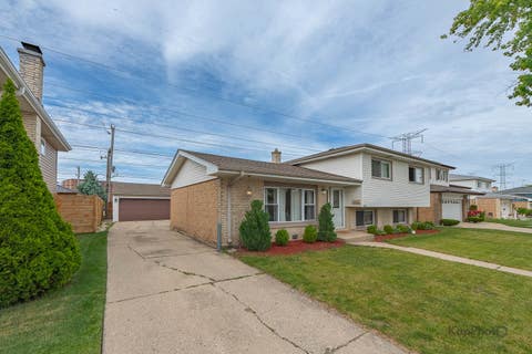 Tiny photo for 8142 W Lyons Street, Niles, IL 60714 (MLS # 12672721)