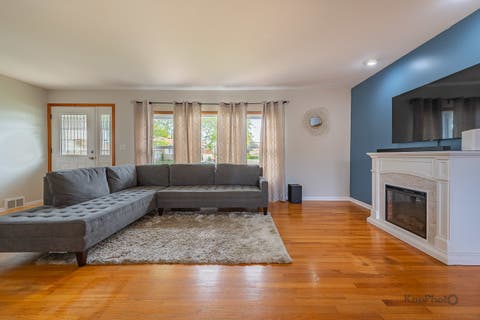 Tiny photo for 8142 W Lyons Street, Niles, IL 60714 (MLS # 12672721)