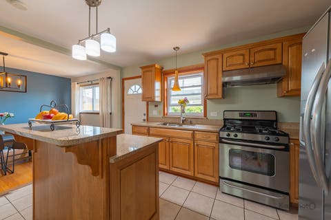 Tiny photo for 8142 W Lyons Street, Niles, IL 60714 (MLS # 12672721)