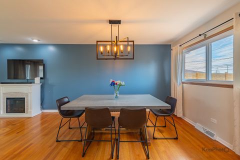 Tiny photo for 8142 W Lyons Street, Niles, IL 60714 (MLS # 12672721)