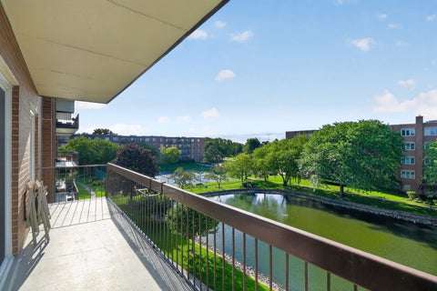 Tiny photo for 8001 W Courte Drive #411, Niles, IL 60714 (MLS # 12738457)