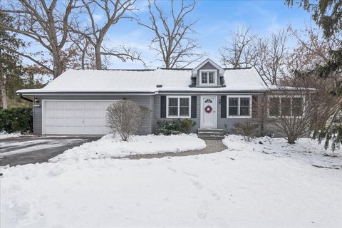 Photo of 401 E Tower Drive, Tower Lakes, IL 60010 (MLS # 12444915)