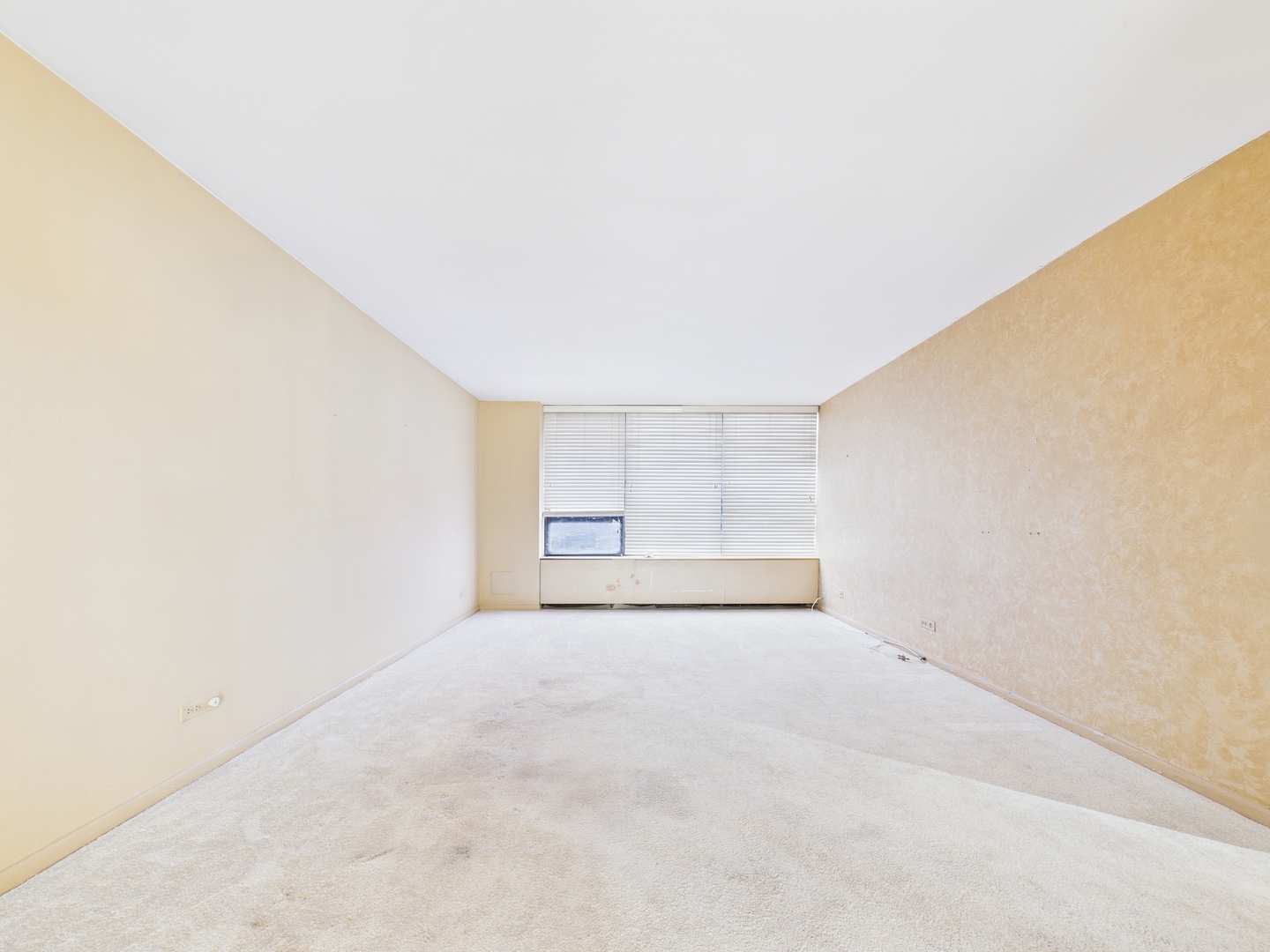 3930 N PINE GROVE Avenue 2516