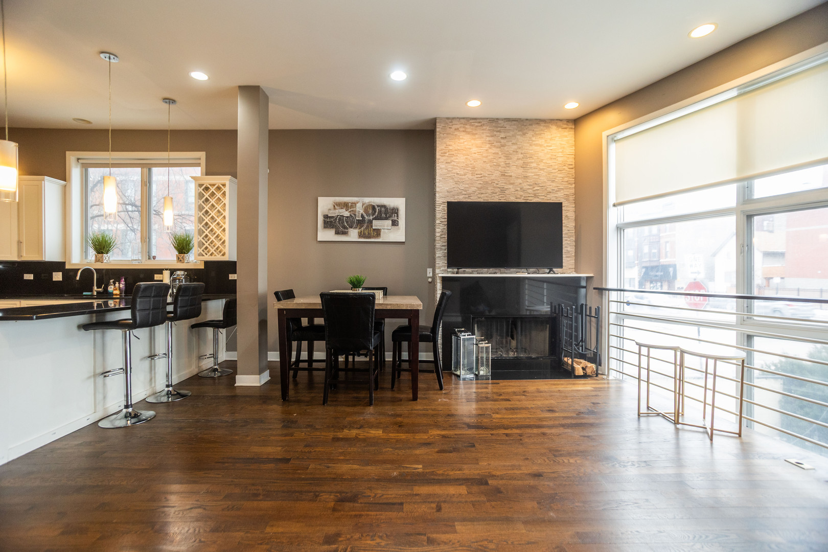 1500 W Grand Avenue 1E