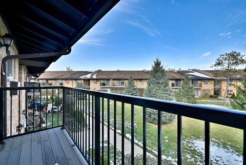 Tiny photo for 836 E Old Willow Road E #211, Prospect Heights, IL 60070 (MLS # 12524113)