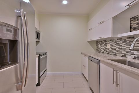 Tiny photo for 836 E Old Willow Road E #211, Prospect Heights, IL 60070 (MLS # 12524113)