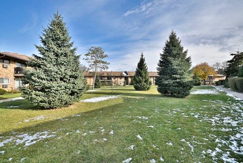 Tiny photo for 836 E Old Willow Road E #211, Prospect Heights, IL 60070 (MLS # 12524113)