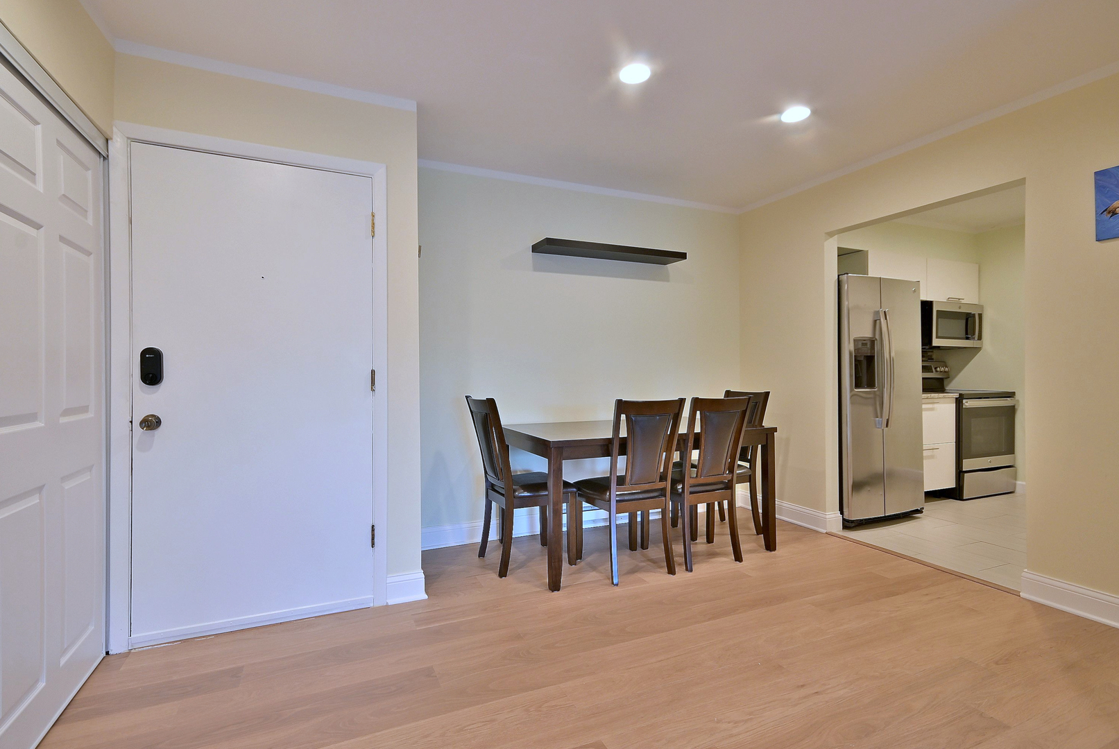 836 E Old Willow Road E 211