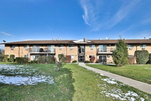 Photo of 836 E Old Willow Road E #211, Prospect Heights, IL 60070 (MLS # 12524113)