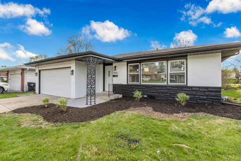 Tiny photo for 15622 Kenwood Avenue, South Holland, IL 60473 (MLS # 12621830)