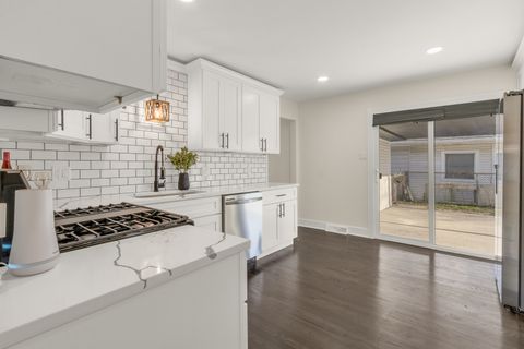 Tiny photo for 15622 Kenwood Avenue, South Holland, IL 60473 (MLS # 12621830)