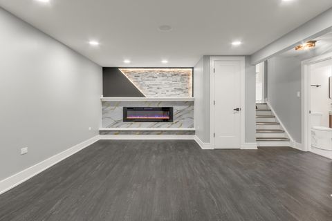 Tiny photo for 15622 Kenwood Avenue, South Holland, IL 60473 (MLS # 12621830)