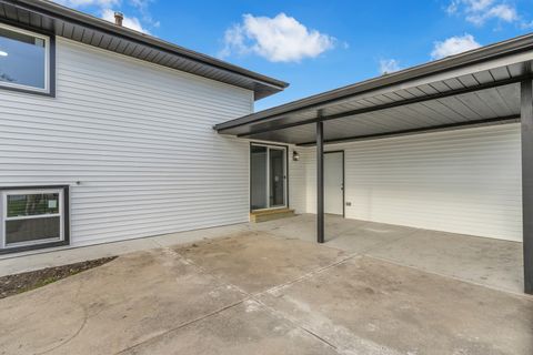 Tiny photo for 15622 Kenwood Avenue, South Holland, IL 60473 (MLS # 12621830)