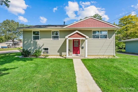Photo of 1132 Queen Anne Street, Woodstock, IL 60098 (MLS # 12742374)