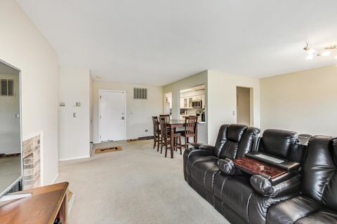 Tiny photo for 747 GARFIELD Avenue #C, Libertyville, IL 60048 (MLS # 12540931)