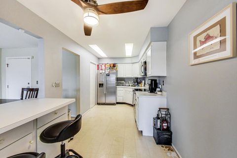 Tiny photo for 747 GARFIELD Avenue #C, Libertyville, IL 60048 (MLS # 12540931)