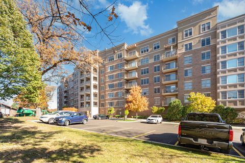 Tiny photo for 125 Lakeview Drive #609, Bloomingdale, IL 60108 (MLS # 12510564)