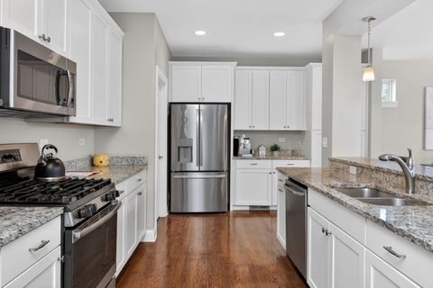 Tiny photo for 1039 Carol Street, Downers Grove, IL 60516 (MLS # 12613347)