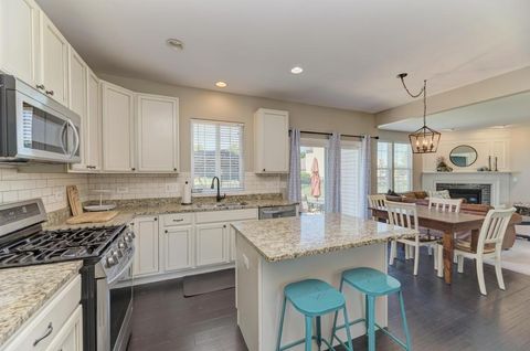 Tiny photo for 3507 Crestwood Lane, Carpentersville, IL 60110 (MLS # 12695418)