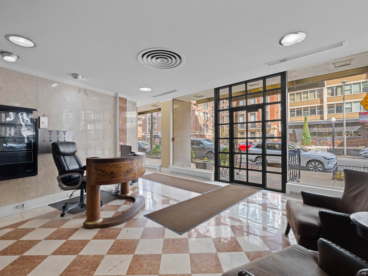 33 E Cedar Street 4H