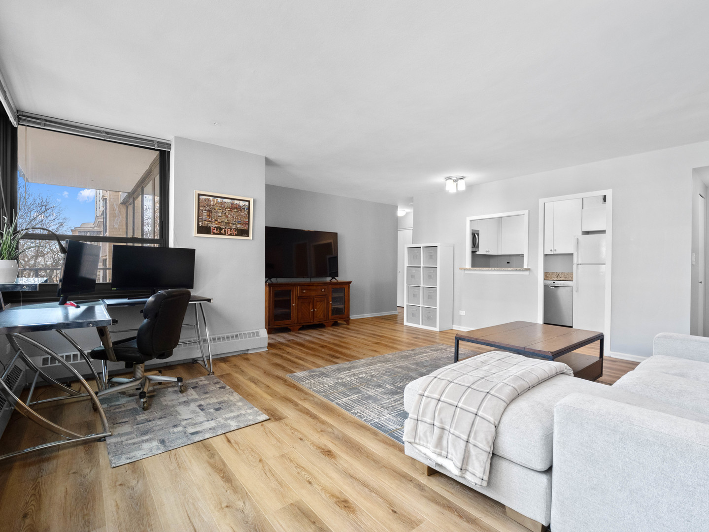 33 E Cedar Street 4H