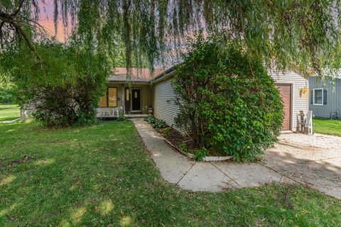 653 Eunice Cove Lake Holiday IL 60552