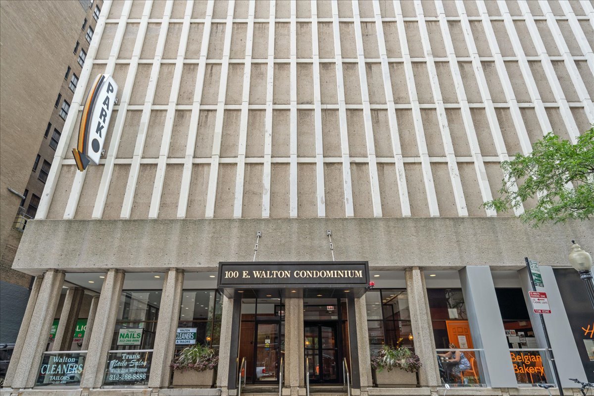 100 E Walton Street 25H
