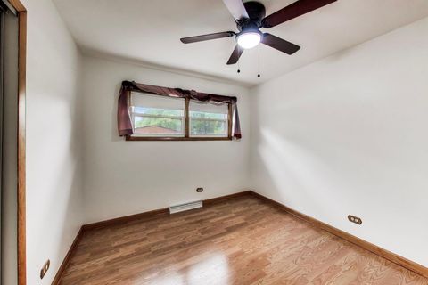 Tiny photo for 1501 E Fremont Street, Arlington Heights, IL 60004 (MLS # 12708274)