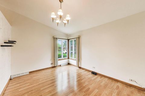Tiny photo for 1501 E Fremont Street, Arlington Heights, IL 60004 (MLS # 12708274)