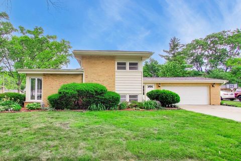 Tiny photo for 1501 E Fremont Street, Arlington Heights, IL 60004 (MLS # 12708274)