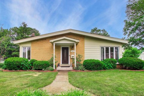Photo of 1501 E Fremont Street, Arlington Heights, IL 60004 (MLS # 12708274)