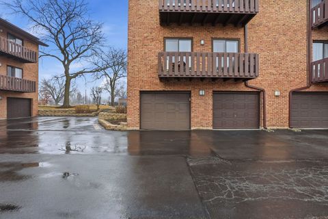 Tiny photo for 310 SHERIDAN Drive #1D, Willowbrook, IL 60527 (MLS # 12584050)